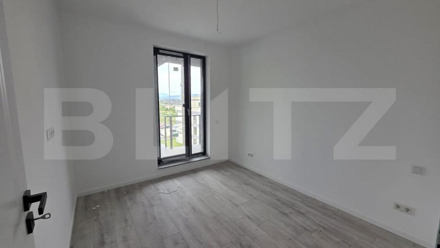 Apartament cu 3 camere semidecomandat în Nord