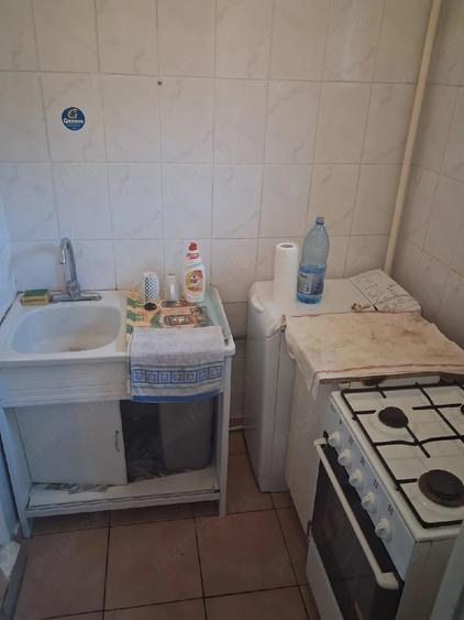 Garsonieră decomandată în Titan