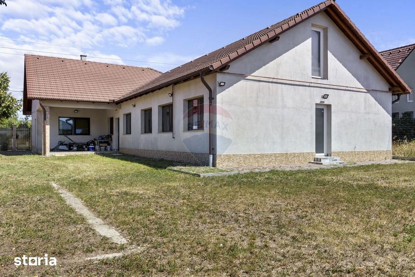 Casă cu 7 camere cu Teren 1363 Mp în Sânnicolau Mic
