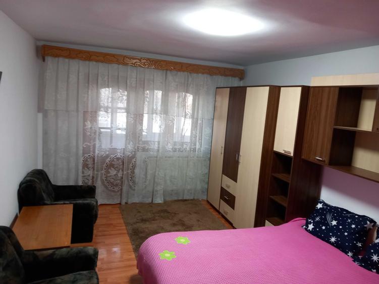 Apartament cu 2 camere decomandat în Exterior Vest