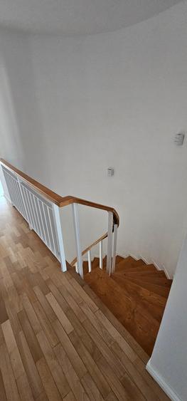 Apartament cu 5 camere decomandat în Polonă