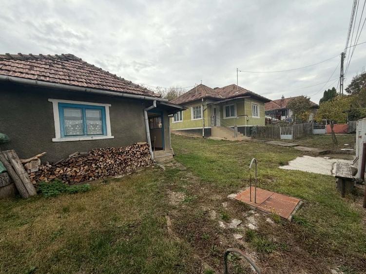 Casă cu 4 camere în Turea
