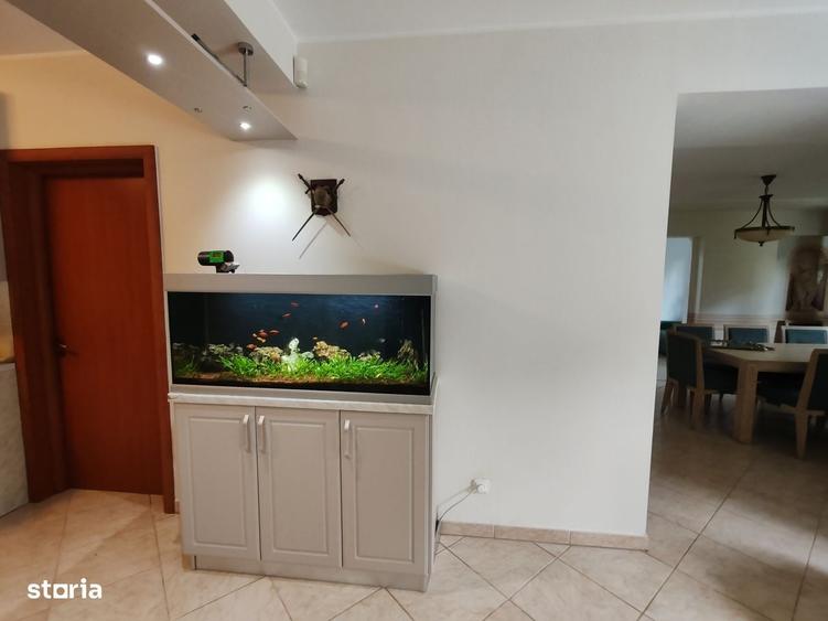 Casă cu 4 camere în Ostratu