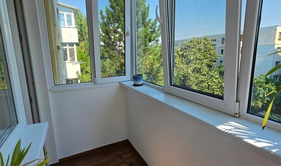 Apartament cu 3 camere semidecomandat în Socola