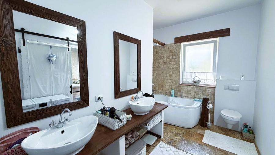 Casă individuală cu 5 camere cu Canalizare în Central