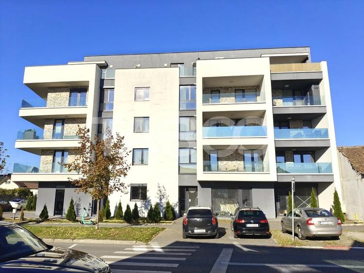 Apartament cu 3 camere decomandat, mobilat în Piața Cluj