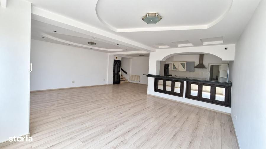 Casă cu 4 camere cu Teren 200 Mp în Central