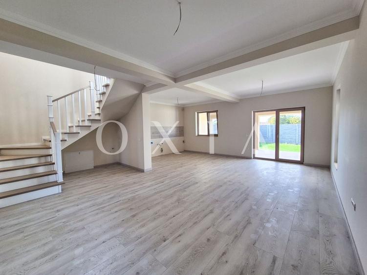 Duplex cu 5 camere cu Canalizare în Giroc