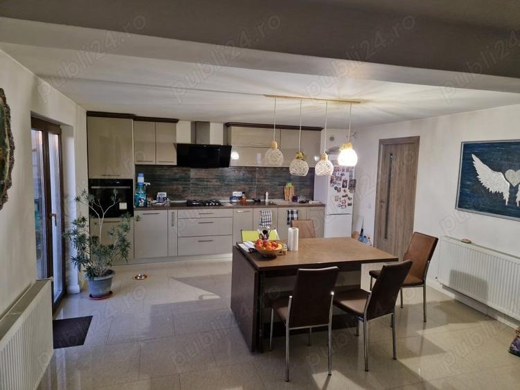 Casă cu 6 camere cu Teren 530 Mp în Pielești