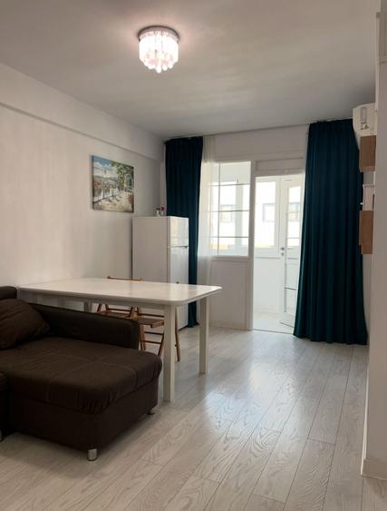 Apartament cu 3 camere decomandat în Valea Adâncă