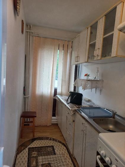 Apartament cu 2 camere semidecomandat în Craiovei