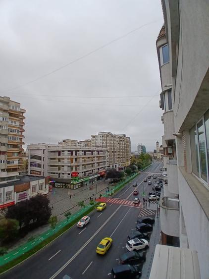 Apartament cu 3 camere semidecomandat, mobilat în Ultracentral