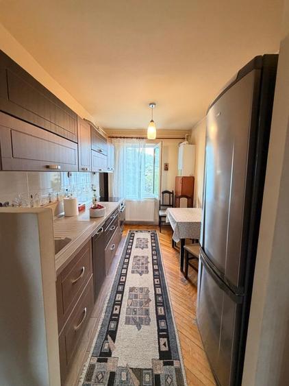 Apartament cu 3 camere semidecomandat în Exterior Vest