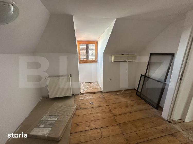 Casă cu 6 camere cu Canalizare în Central