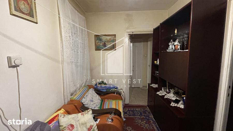 Apartament cu 4 camere semidecomandat în Micro 15