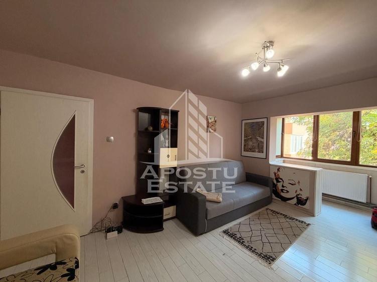 Apartament cu 2 camere semidecomandat, mobilat în Complex Studențesc