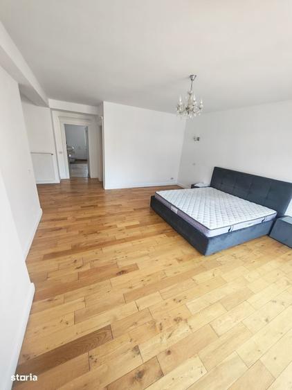 Casă cu 4 camere cu Teren 3000 Mp în Central