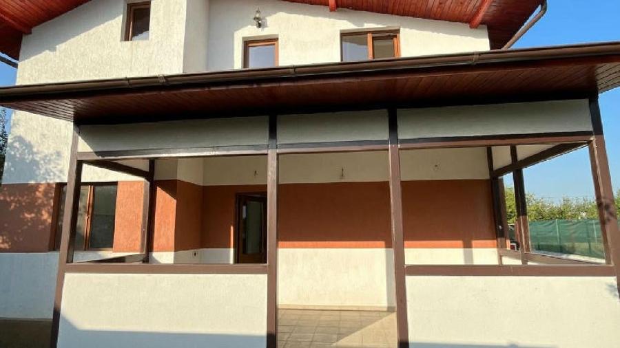Casă individuală cu 5 camere cu Teren 378 Mp în Domnești