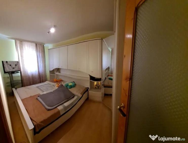 Apartament cu 3 camere semidecomandat în Tomis Nord