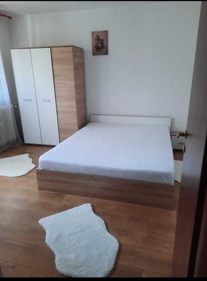 Apartament cu 3 camere decomandat în Drumul Taberei