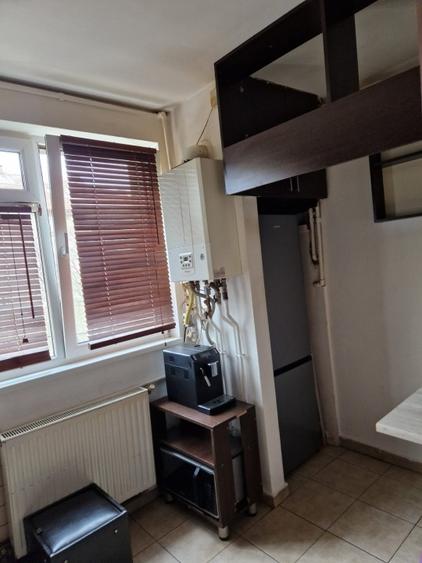 Apartament cu 3 camere semidecomandat, mobilat în Bucureștii Noi