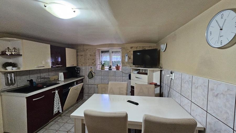 Casă individuală cu 5 camere cu Canalizare în Lazaret