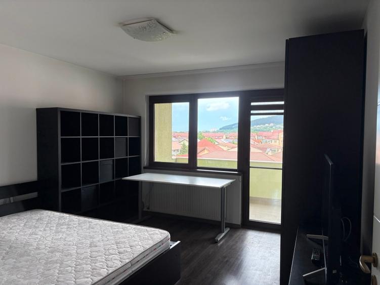 Apartament cu 3 camere decomandat, mobilat în Florești