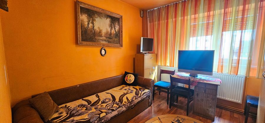 Apartament cu 3 camere decomandat, mobilat în Central