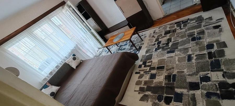 Apartament cu 2 camere nedecomandat în Cetate