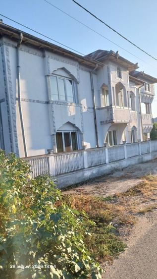 Casa din caramida, complet utilata - 12
