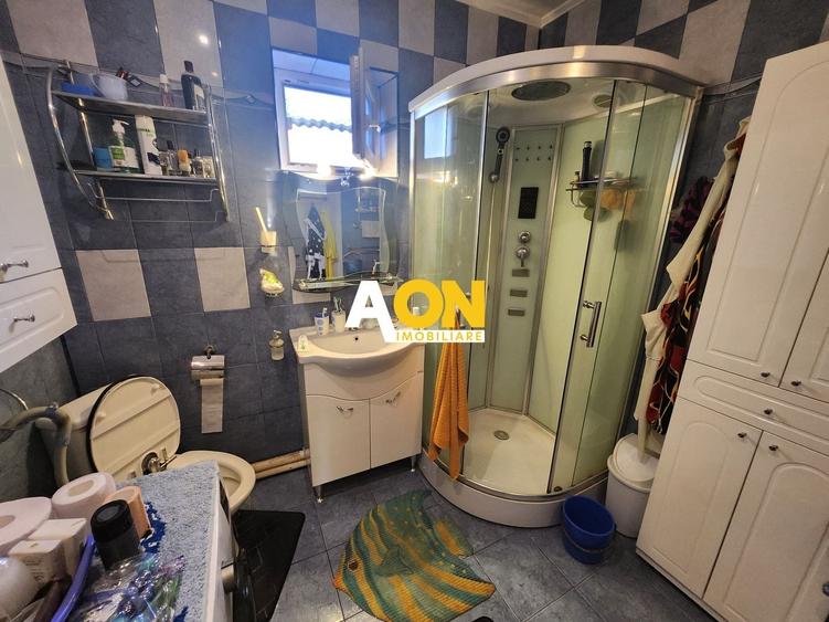 Casă individuală cu 5 camere cu Canalizare în Cetate