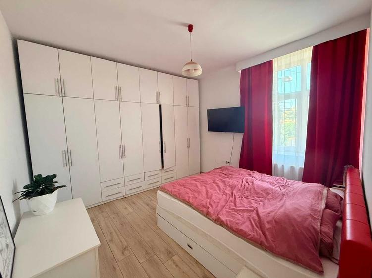 Apartament cu 3 camere semidecomandat în Traian