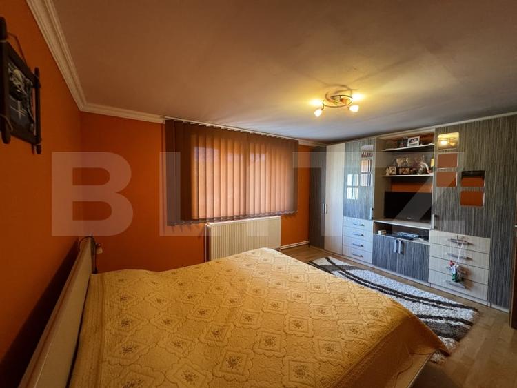 Casă individuală cu 6 camere cu Teren 2500 Mp în Simeria