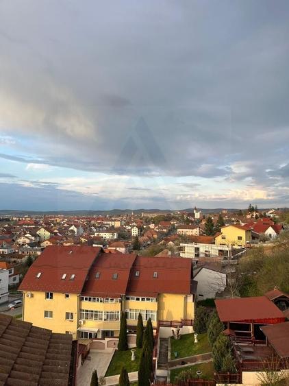 Apartament cu 3 camere semidecomandat, mobilat în Ștrand