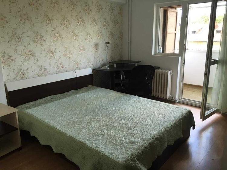 Apartament cu 3 camere decomandat în Independenței