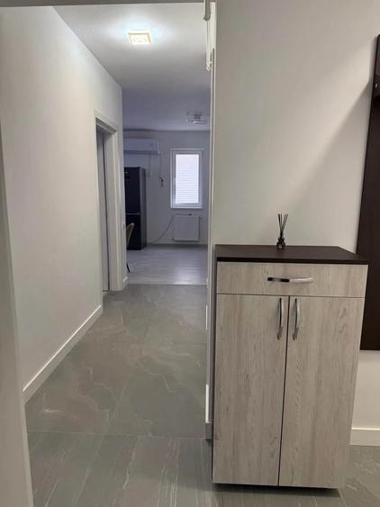 Apartament cu 3 camere decomandat, mobilat în Berceni