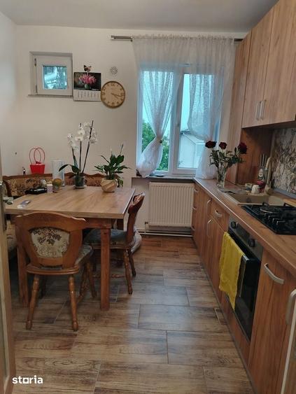 Apartament cu 3 camere decomandat în Valea Roșie