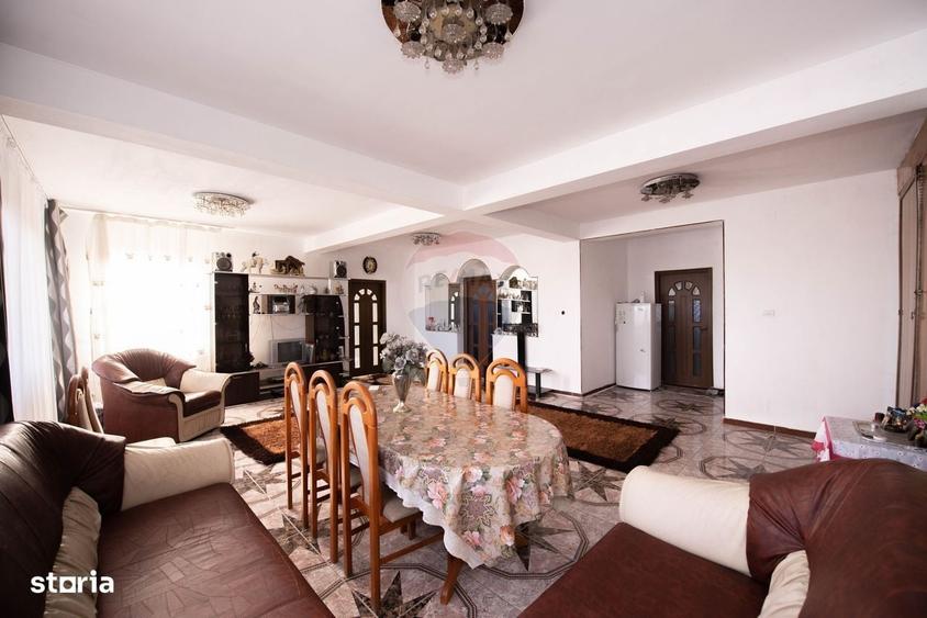 Casă cu 4 camere în Central