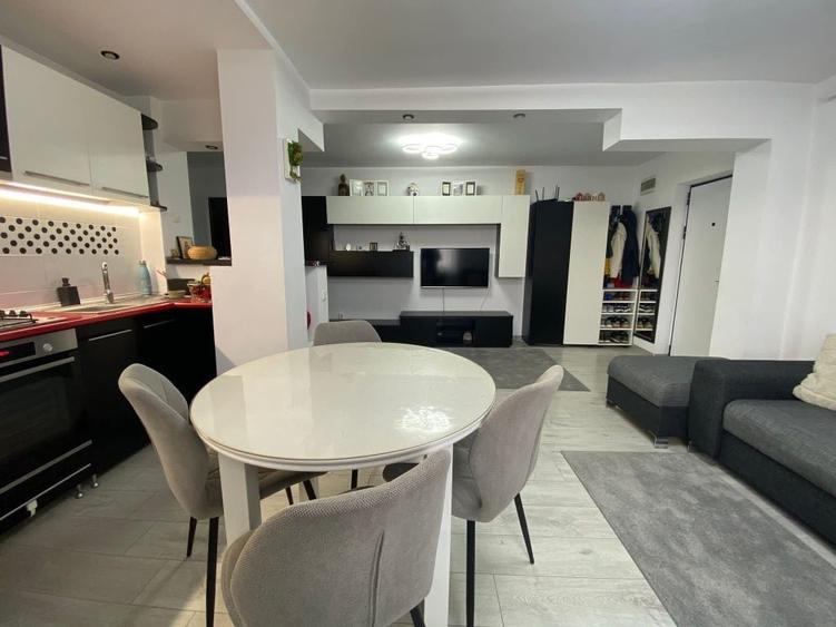 Apartament cu 3 camere semidecomandat în Baciu