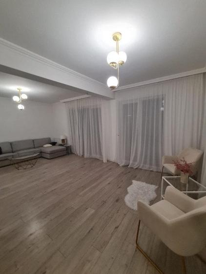 Casă individuală cu 4 camere cu Garaj în Florești