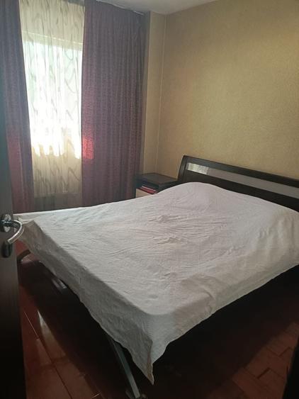 Apartament cu 3 camere semidecomandat în Mihai Bravu