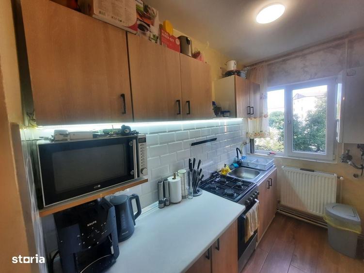 Apartament cu 3 camere semidecomandat în Micro 15