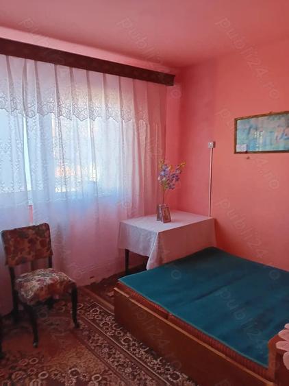 Apartament cu 3 camere semidecomandat în Pieții