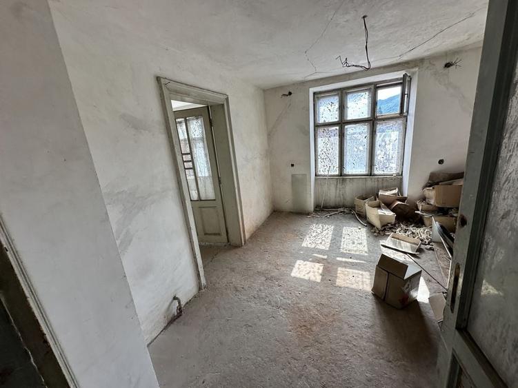 Casa + spatiu comercial de vanzare Resita, zona Muncitoresc - 4