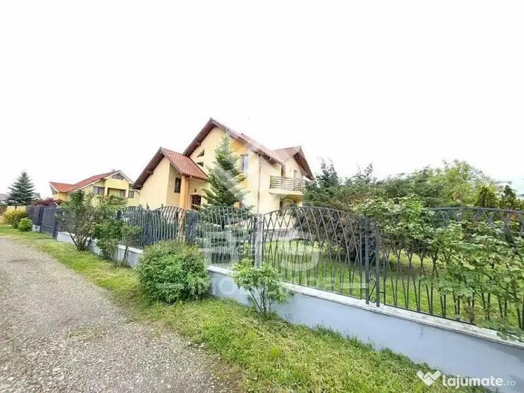 Casă cu 7 camere cu Teren 1200 Mp în Unirea