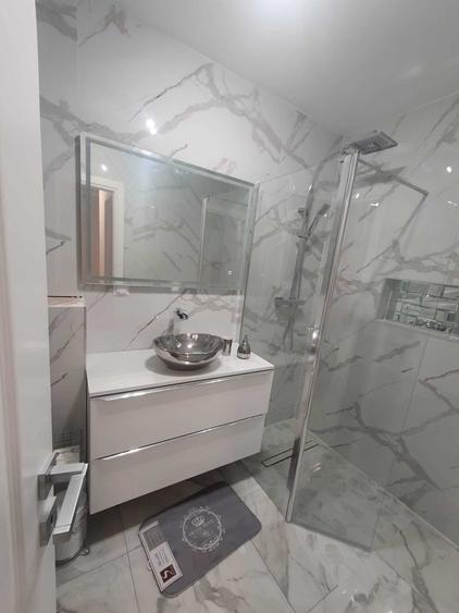 Apartament cu 3 camere semidecomandat, mobilat în Europa