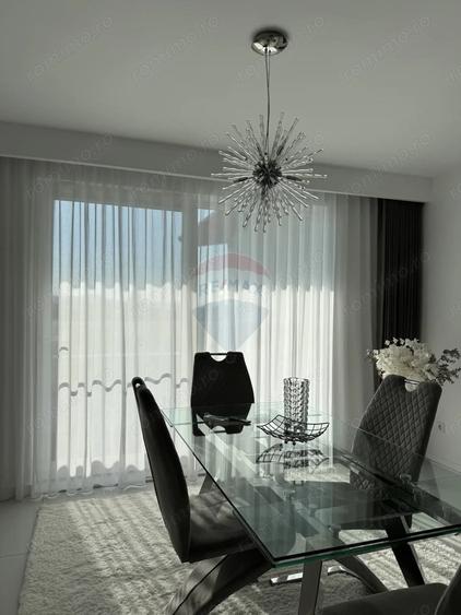 Apartament cu 4 camere decomandat în Central