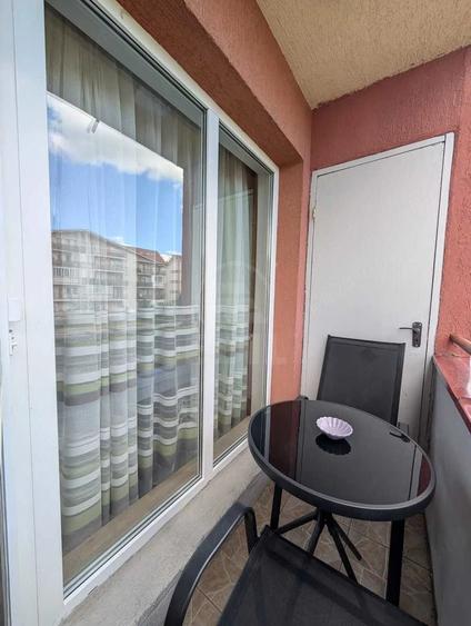 Apartament cu 3 camere semidecomandat în Florești
