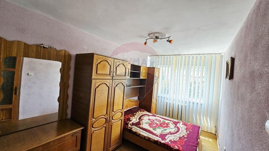 Apartament cu 4 camere decomandat, mobilat în Mărăței