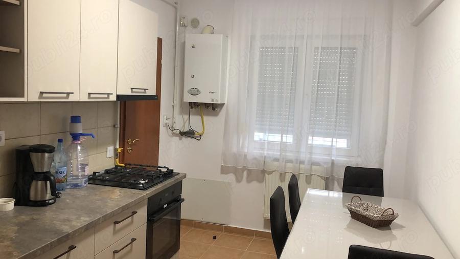 Apartament cu 3 camere semidecomandat în Central